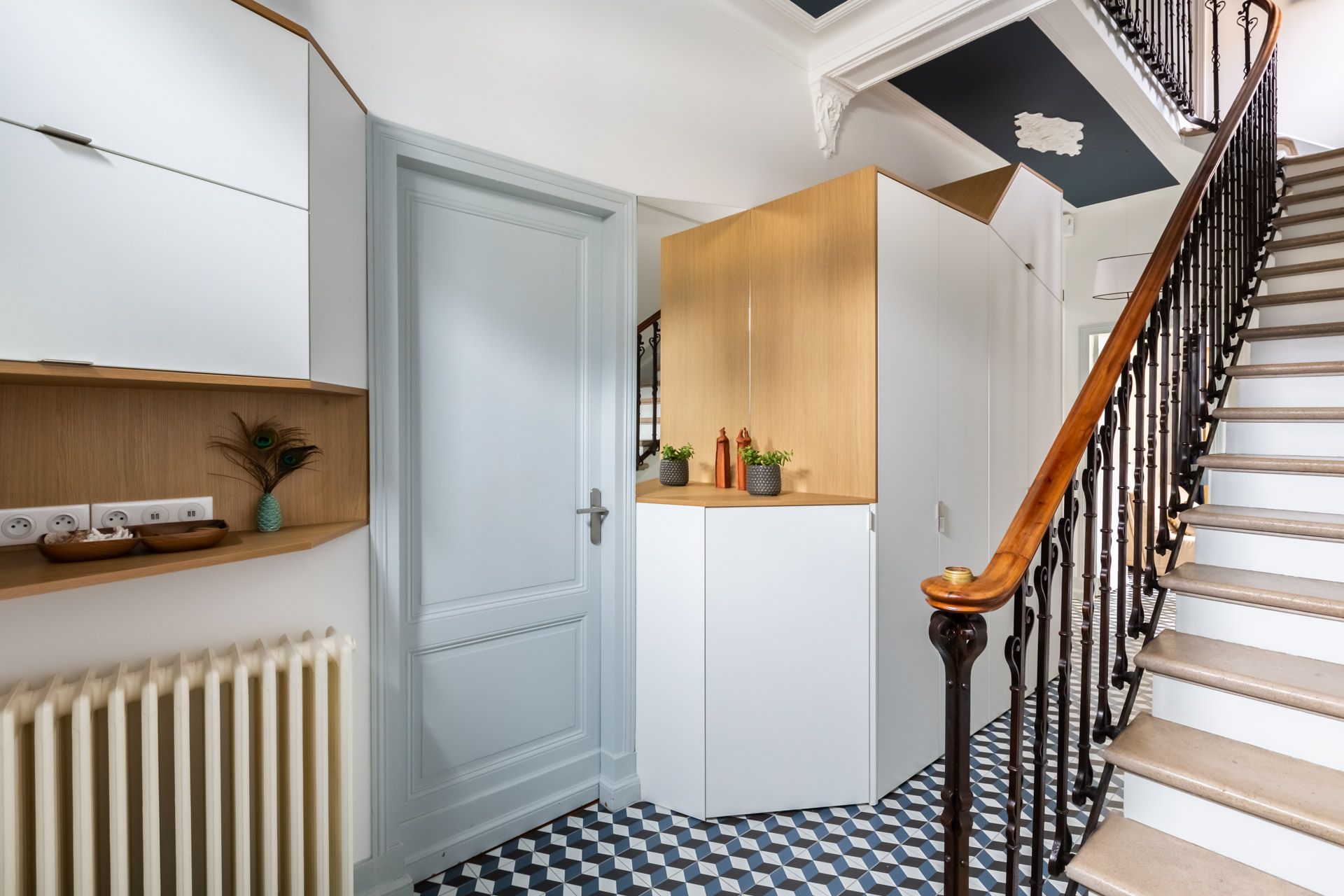 entrée maison meuble carrelage luminaire