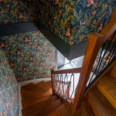 cage escalier acajou papier peint