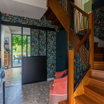 entrée porte vitrée suspendue papier peint